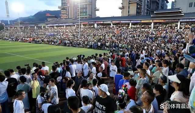 上半场补时3分钟，弗洛西诺内0-1尤文。